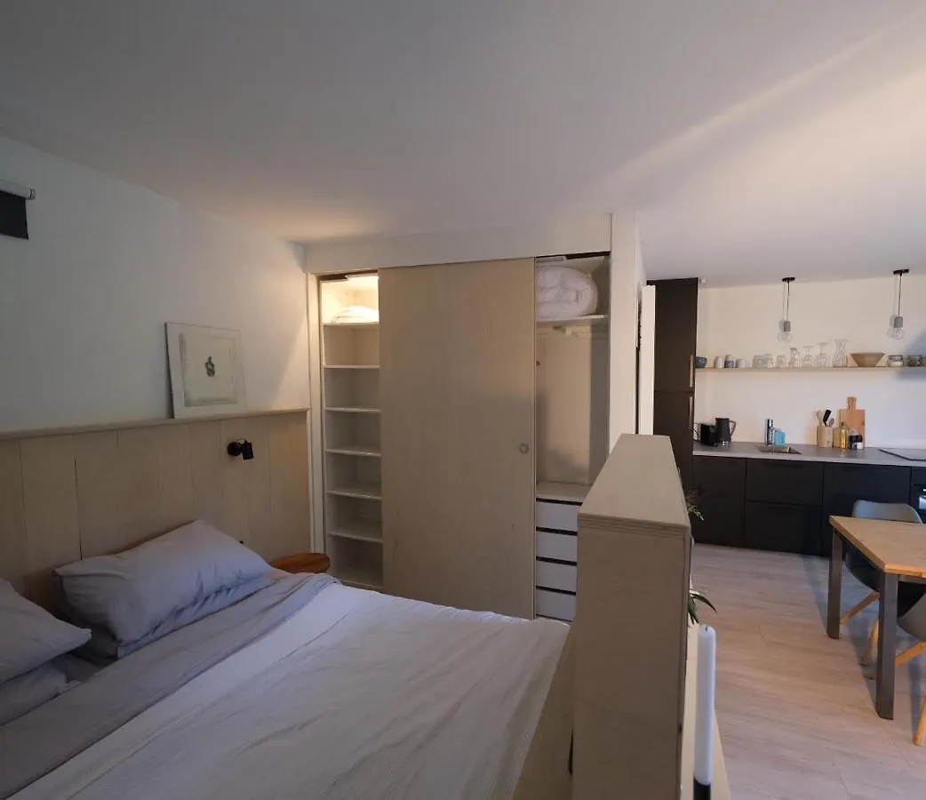 B&B Behind The Tree Hoofddorp Bed & Breakfast