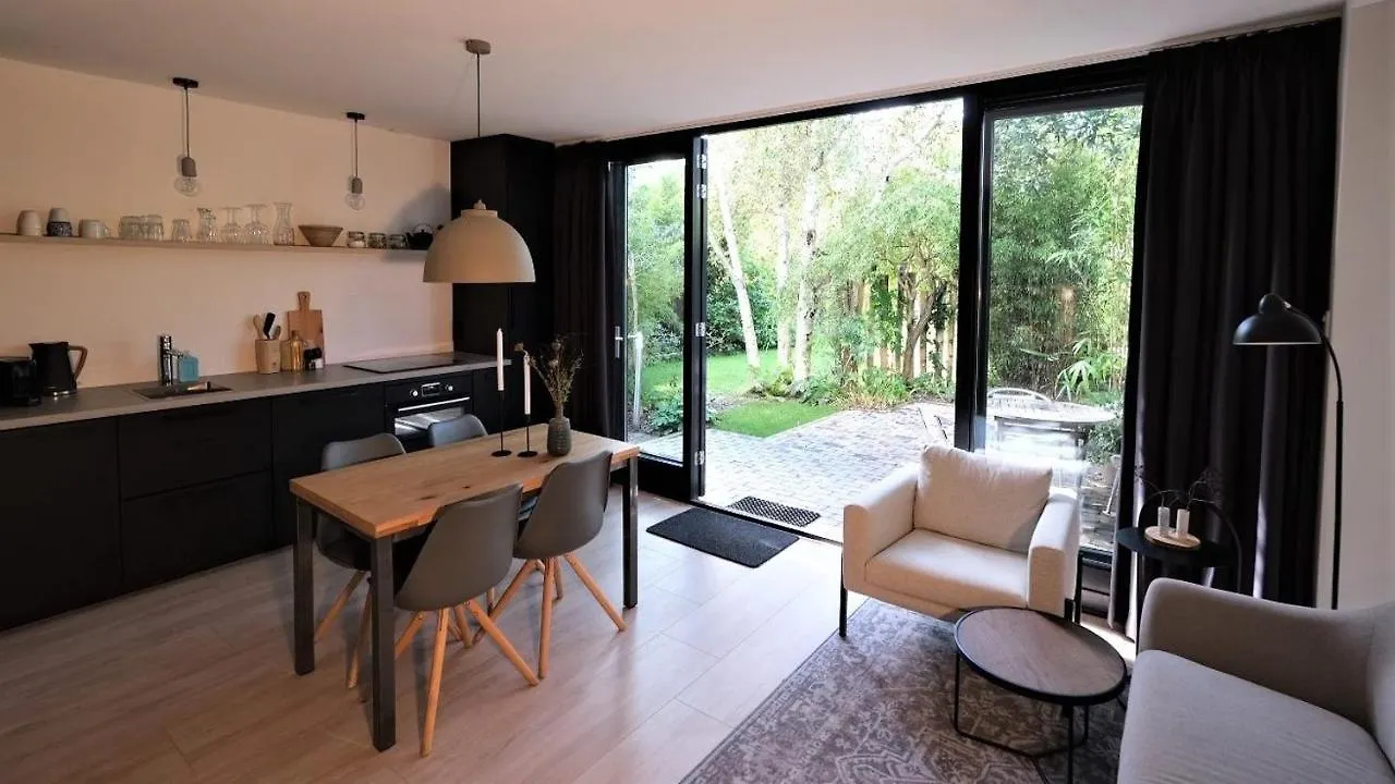 Bed & Breakfast B&B Behind The Tree Hoofddorp